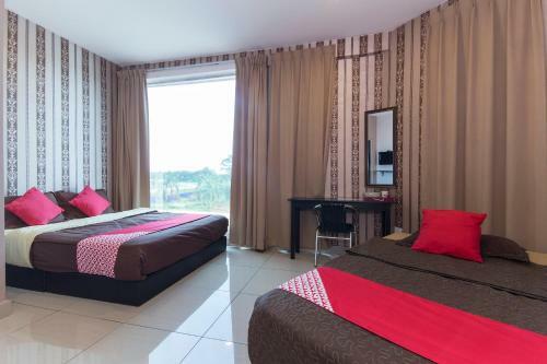 Oyo 439 Night Queen Hotel