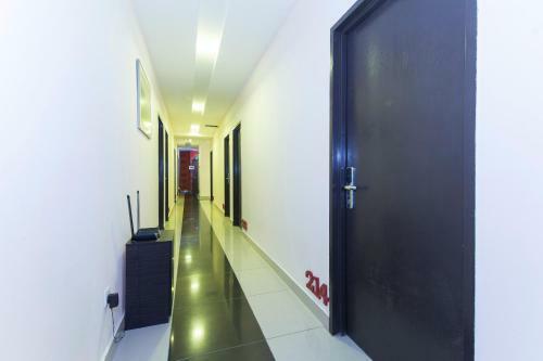 Oyo 439 Night Queen Hotel