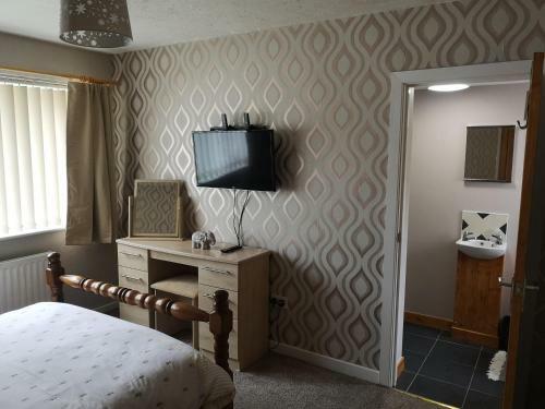 En-suite Bedroom In A Quiet Bungalow