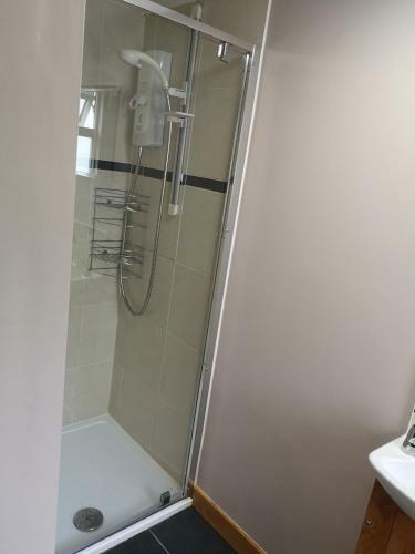 En-suite Bedroom In A Quiet Bungalow
