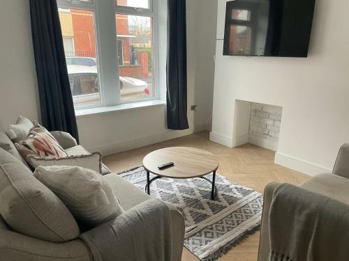Apartamento Stop At Pendarvis, Stone Throw From Beach!
