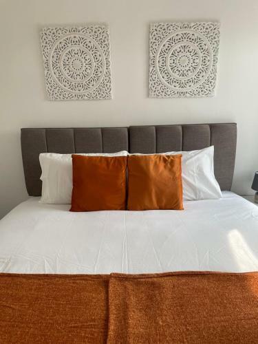 Apartamento Stop At Pendarvis, Stone Throw From Beach!