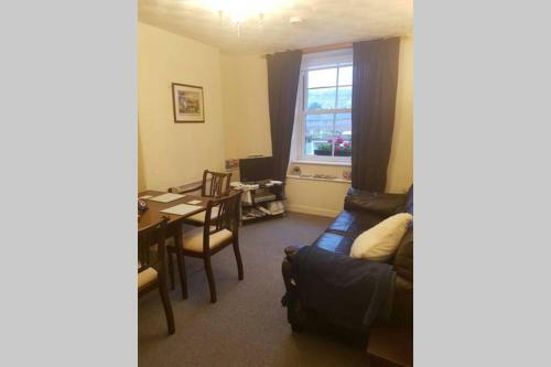 Porthmadog Harbour Town - High Street Apartment.