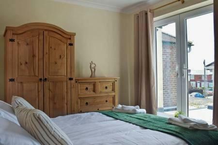 Light And Spacious Highcross Apartment