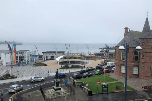 Beautiful Sea View, Entire 2 Bed Apartment, Portrush Centre