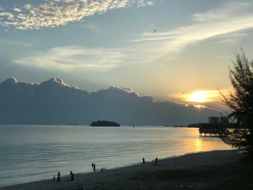 Sunset View From Cosy Apartment