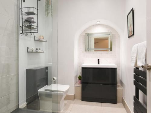 Pass The Keys Amazing Views 2 Bed Central Apartment