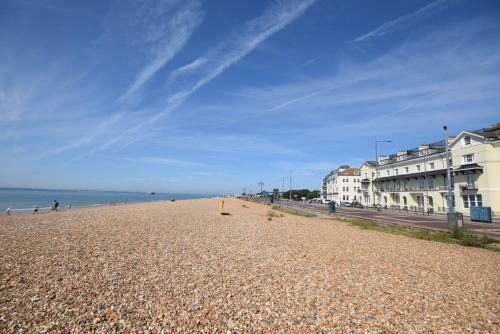 Apartamento Spacious 3 Bedroom Beachfront Property With Amazing Sea Views!