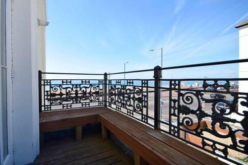 Apartamento Spacious 3 Bedroom Beachfront Property With Amazing Sea Views!