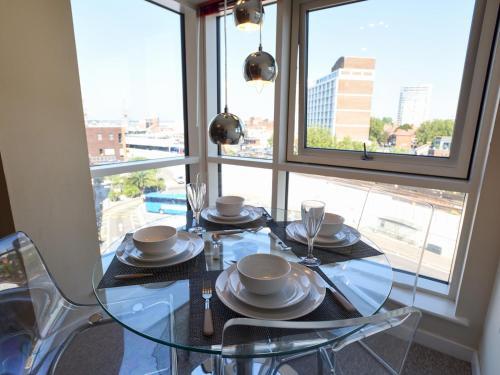 Pass The Keys 2bed Central Apartment In Gunwharf Sleeps 4
