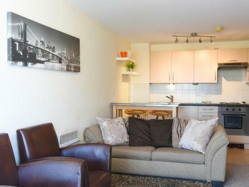 Pass The Keys 2bed Central Apartment In Gunwharf Sleeps 4
