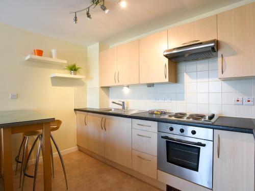 Pass The Keys 2bed Central Apartment In Gunwharf Sleeps 4
