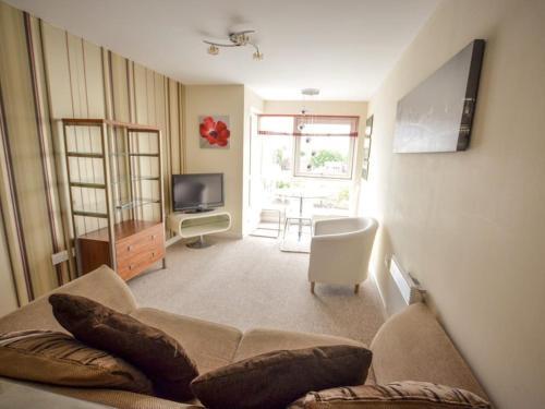 Pass The Keys 2bed Central Apartment In Gunwharf Sleeps 4