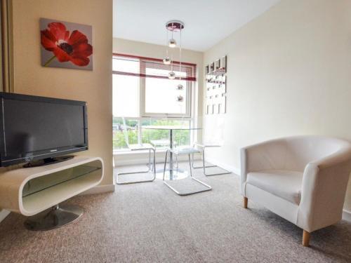 Pass The Keys 2bed Central Apartment In Gunwharf Sleeps 4