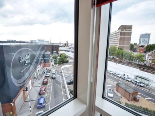 Pass The Keys 2bed Central Apartment In Gunwharf Sleeps 4