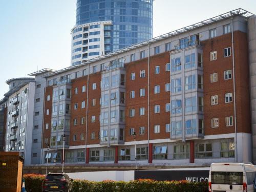 Pass The Keys 2bed Central Apartment In Gunwharf Sleeps 4