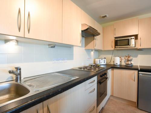 Pass The Keys 2bed Central Apartment In Gunwharf Sleeps 4