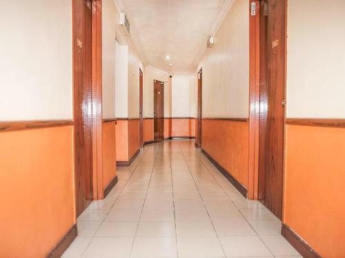 Oyo 90104 Lady Anne Hotel