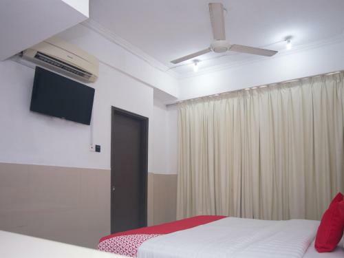 Oyo 89851 Leila Hotel