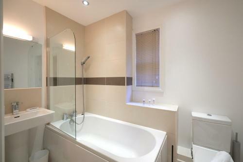 A Stylish Apartment With Parking In Preston