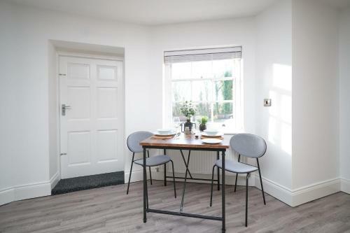 A Stylish Apartment With Parking In Preston
