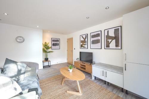 A Stylish Apartment With Parking In Preston