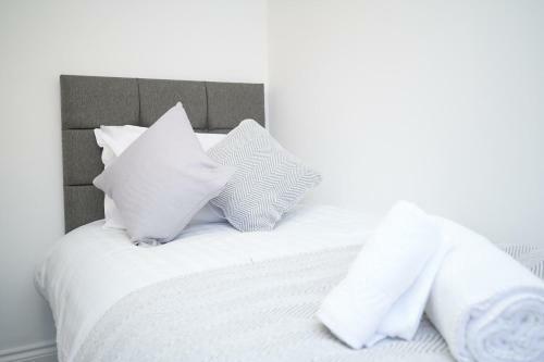 A Stylish Apartment With Parking In Preston