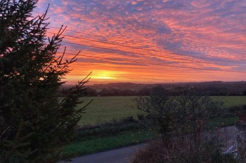 ** Beautiful Scenery - Cyclists & Walkers Dream ** Log Burner ** Peaceful Hamlet **