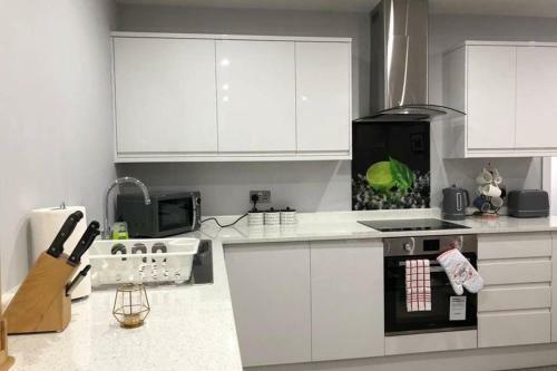 Apartamento Morden Central Self Contained Flat By Cozynest