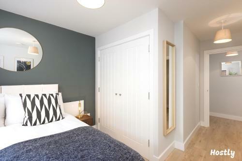 Wesley Gate Apartments, By Hostly