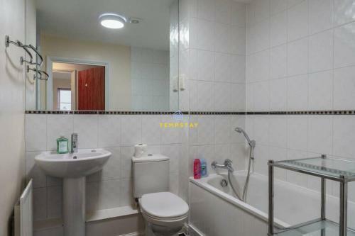 2 Bed Apartment Central Reading & Parking