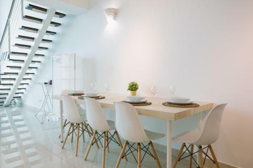 Maritime Suite Apartment By Dwell