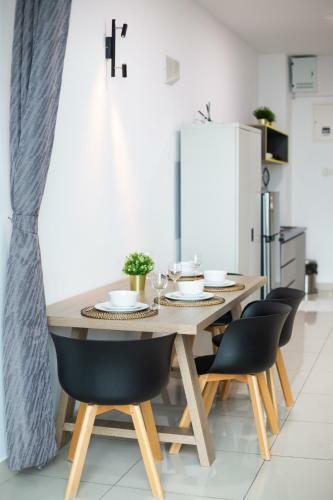 Maritime Suite Apartment By Dwell