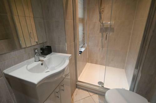 Modern 'serviced Apartment' Sleeps 4