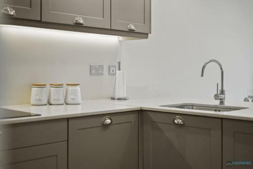 Shepherd Serviced Apartments - Green Park Village