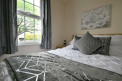 Four Bedroom House - Reading Town Centre
