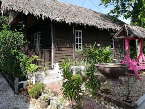 Hostal Mykampung Chalet