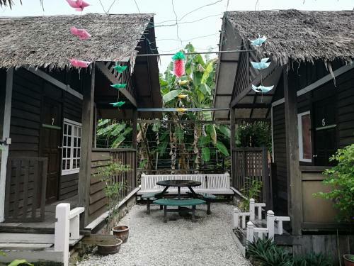 Hostal Mykampung Chalet