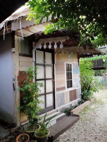 Hostal Mykampung Chalet