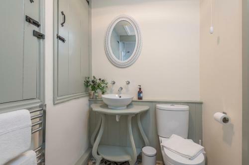 Hideaway Cottage - Central Richmond