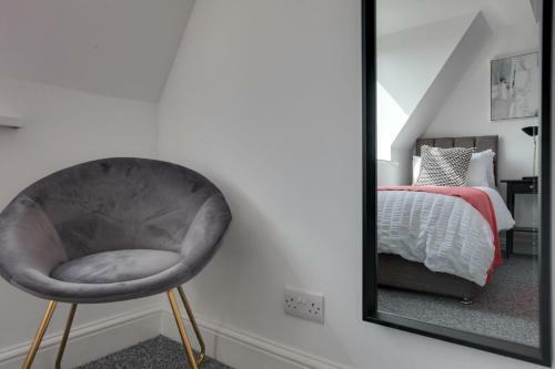 Parkside - Modern Three Bedroom House With Parking