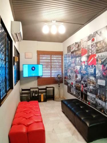 Hostal G East Homestay