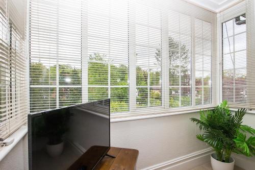 52 Madeira Park Flat 6