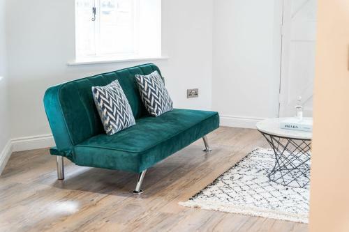 Luxury Converted 1 Bedroom Rugby, Near M1 And M6