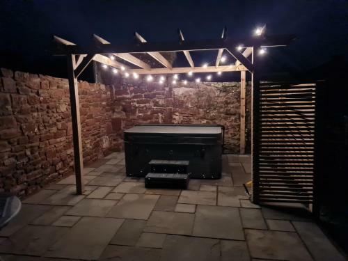 Old Post Office - Hot Tub, Real Fire, Cumbrian Lakes Coastal Cottage