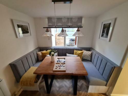 Old Post Office - Hot Tub, Real Fire, Cumbrian Lakes Coastal Cottage