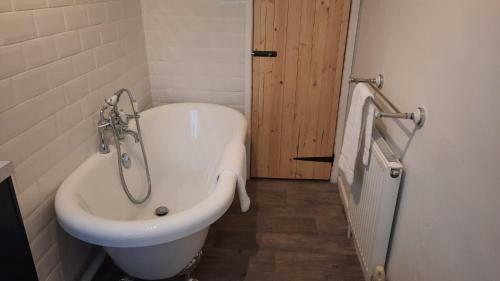 Old Post Office - Hot Tub, Real Fire, Cumbrian Lakes Coastal Cottage