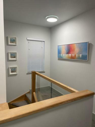 Modern 3 Bed House With Parking For Contractors
