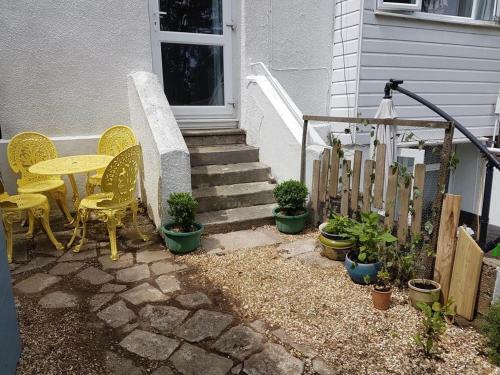 Crofton House Garden Apartment