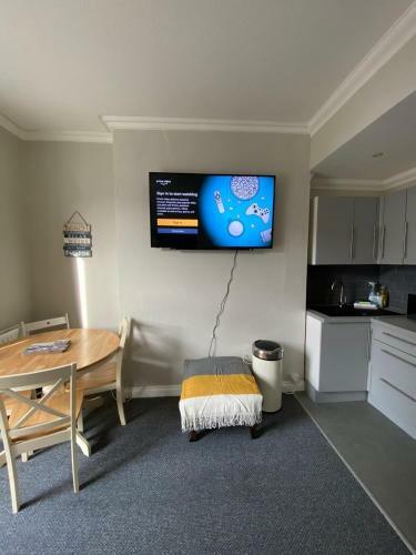 Crofton House Garden Apartment
